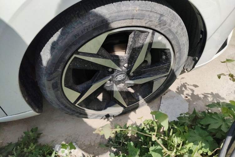 Used Hyundai Elantra 2022 1.5L CVT LUX Prestige Edition Right Front Wheel Hub