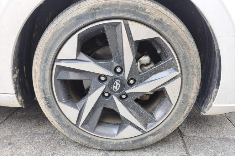 Used Hyundai Elantra 2022 1.5L CVT LUX Prestige Edition Right Front Wheel Hub