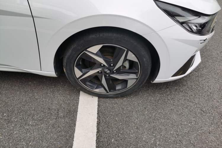 Used Hyundai Elantra 2022 1.5L CVT LUX Prestige Edition Right Front Wheel Hub