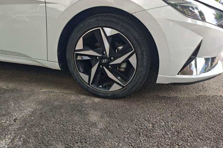 Used Hyundai Elantra 2022 1.5L CVT LUX Prestige Edition Right Front Wheel Hub