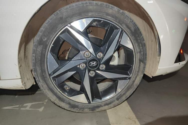 Used Hyundai Elantra 2022 1.5L CVT LUX Prestige Edition Right Front Wheel Hub