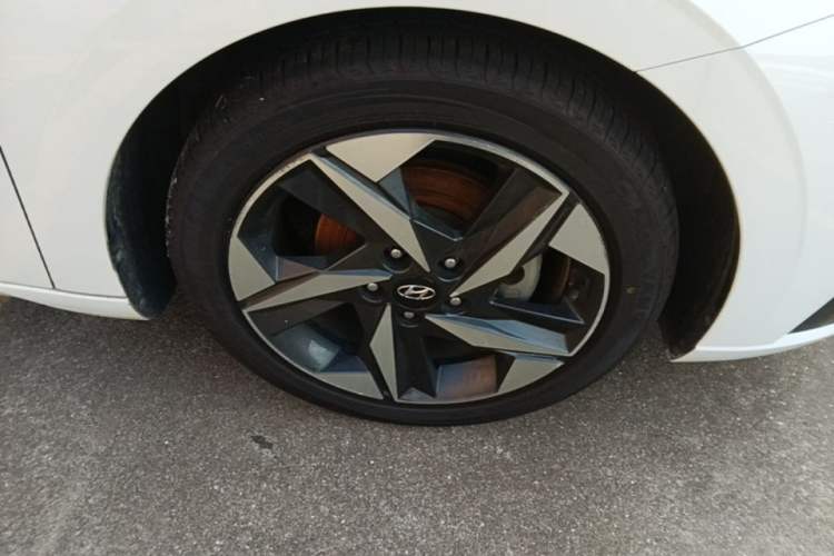 Used Hyundai Elantra 2022 1.5L CVT GLX Elite Edition Right Front Wheel Hub