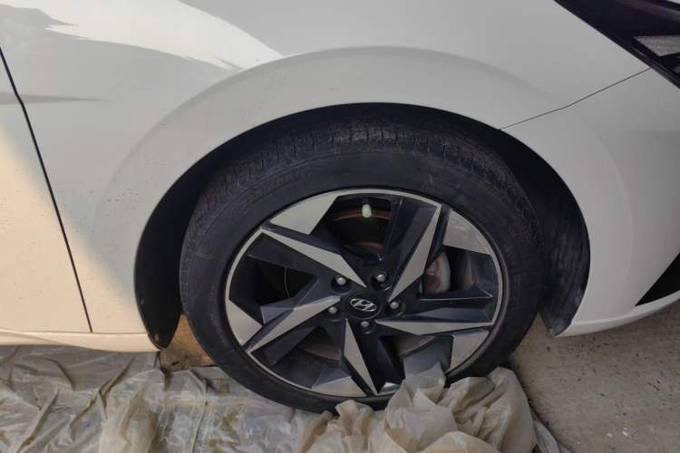 Used Hyundai Elantra 2022 1.5L CVT LUX Prestige Edition Right Front Wheel Hub