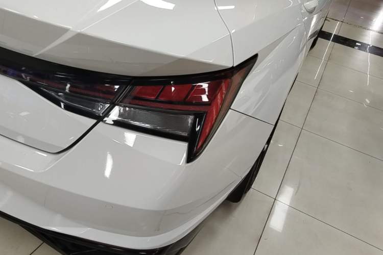 Used Hyundai Elantra 2022 1.5L CVT LUX Prestige Edition Right Rear Taillight