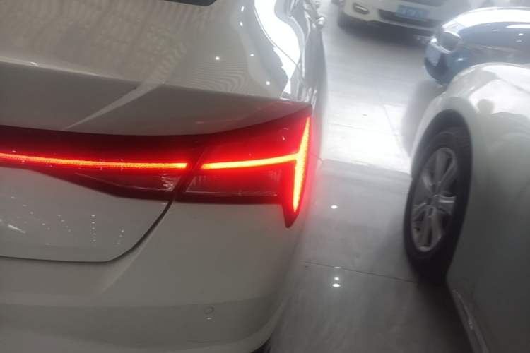 Used Hyundai Elantra 2022 1.5L CVT LUX Prestige Edition Right Rear Taillight