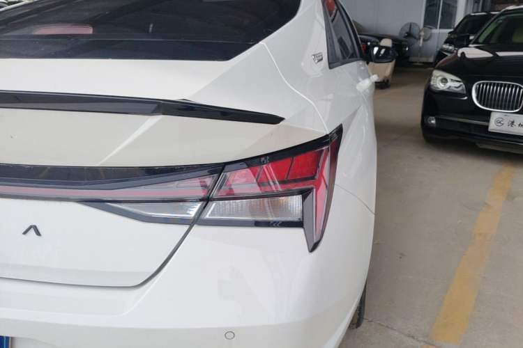 Used Hyundai Elantra 2022 1.5L CVT 20th Anniversary Edition Right Rear Taillight