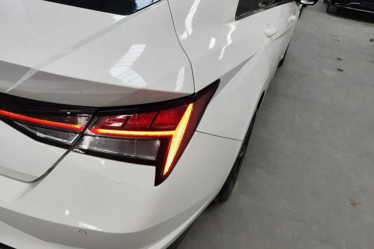 Used Hyundai Elantra 2022 1.5L CVT LUX Prestige Edition Right Rear Taillight