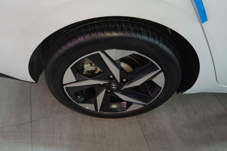 Used Hyundai Elantra 2022 1.5L CVT GLX Elite Edition Right Rear Wheel Hub