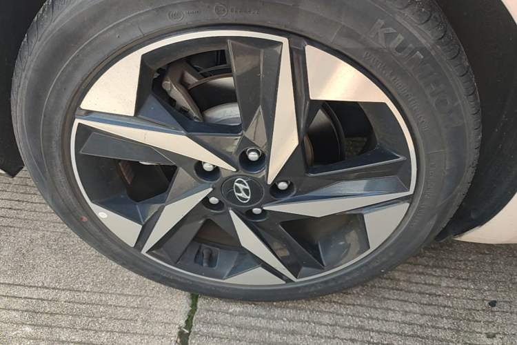 Used Hyundai Elantra 2022 1.5L CVT LUX Prestige Edition Right Rear Wheel Hub