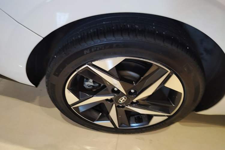 Used Hyundai Elantra 2022 1.5L CVT LUX Prestige Edition Right Rear Wheel Hub
