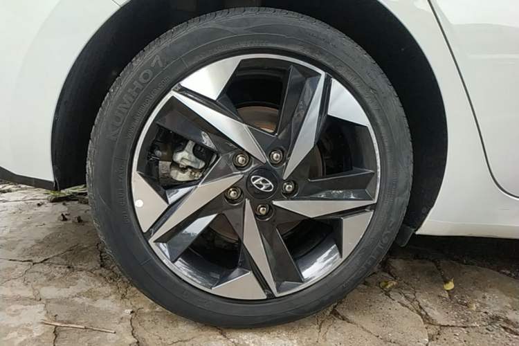 Used Hyundai Elantra 2022 1.5L CVT GLX Elite Edition Right Rear Wheel Hub