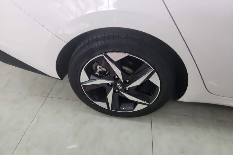 Used Hyundai Elantra 2022 240TGDi DCT LUX Prestige Edition Right Rear Wheel Hub
