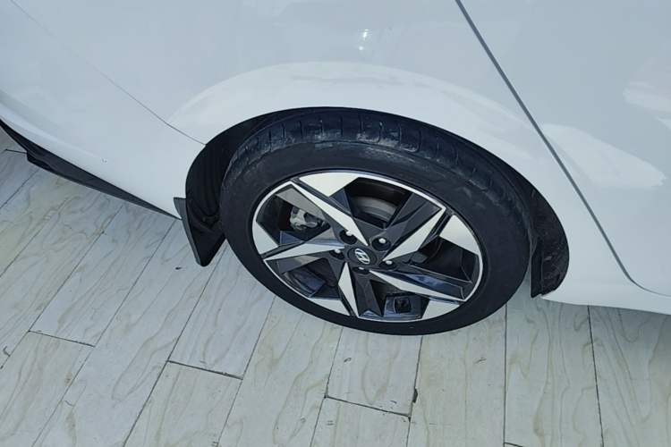 Used Hyundai Elantra 2022 1.5L CVT GLX Elite Edition Right Rear Wheel Hub