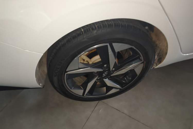 Used Hyundai Elantra 2022 240TGDi DCT LUX Prestige Edition Right Rear Wheel Hub