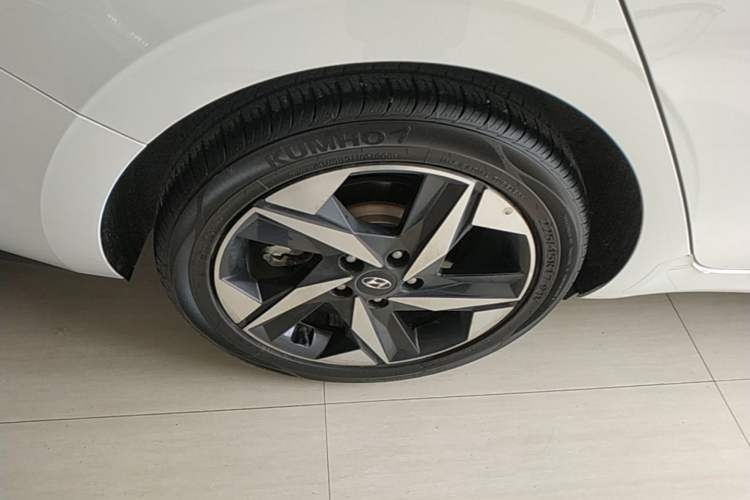 Used Hyundai Elantra 2022 1.5L CVT GLX Elite Edition Right Rear Wheel Hub