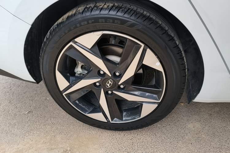 Used Hyundai Elantra 2022 1.5L CVT GLX Elite Edition Right Rear Wheel Hub