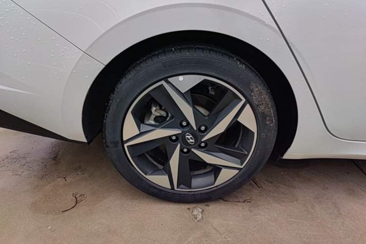 Used Hyundai Elantra 2022 1.5L CVT LUX Prestige Edition Right Rear Wheel Hub