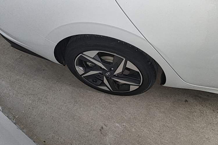 Used Hyundai Elantra 2022 1.5L CVT LUX Prestige Edition Right Rear Wheel Hub