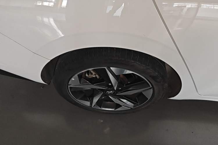 Used Hyundai Elantra 2022 240TGDi DCT LUX Prestige Edition Right Rear Wheel Hub