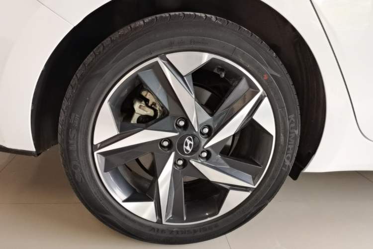 Used Hyundai Elantra 2022 1.5L CVT LUX Prestige Edition Right Rear Wheel Hub