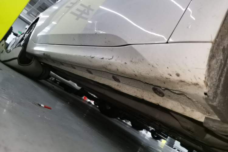Used Hyundai Elantra 2022 1.5L CVT LUX Prestige Edition Right Side Sill