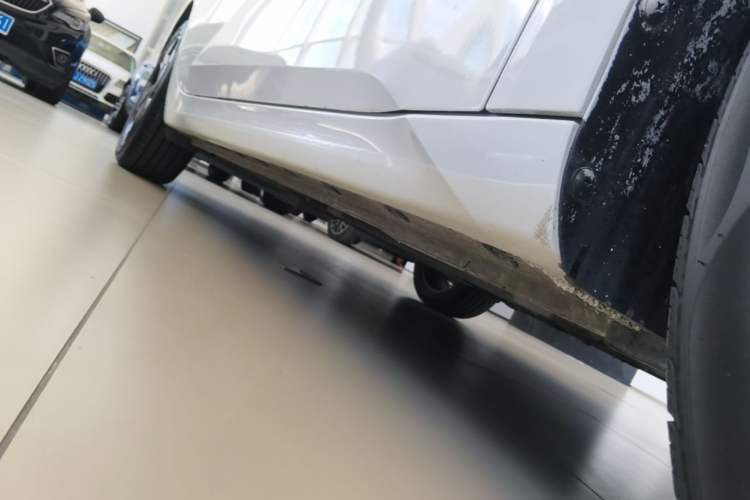 Used Hyundai Elantra 2022 1.5L CVT GLX Elite Edition Right Side Sill