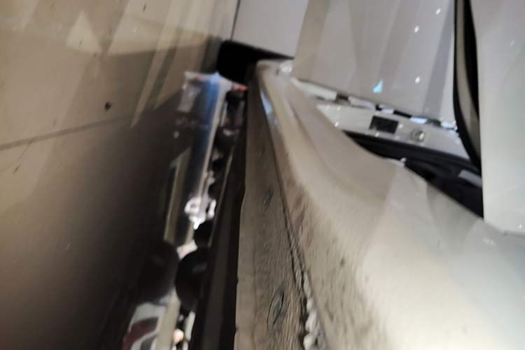 Used Hyundai Elantra 2022 1.5L CVT LUX Prestige Edition Right Side Sill
