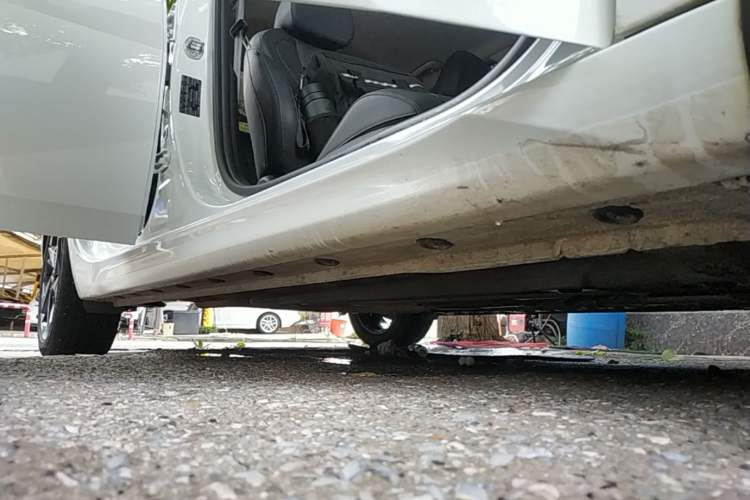 Used Hyundai Elantra 2022 1.5L CVT GLX Elite Edition Right Side Sill