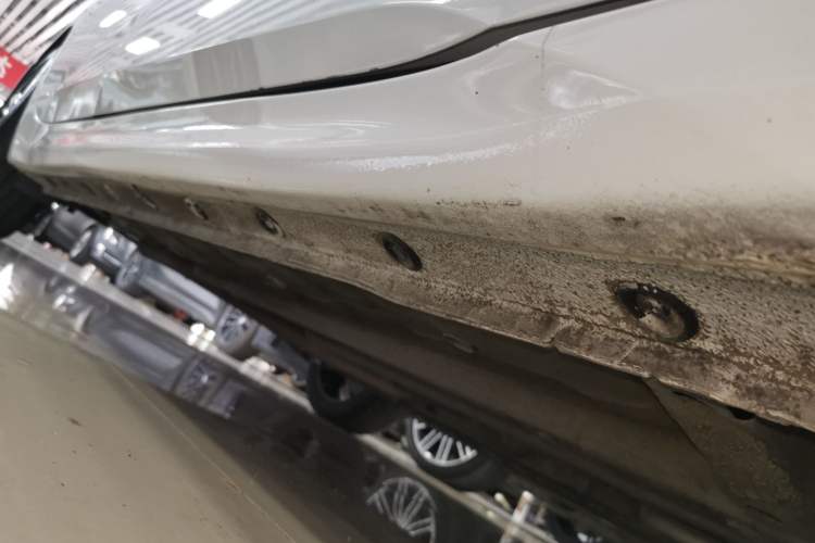 Used Hyundai Elantra 2022 1.5L CVT GLX Elite Edition Right Side Sill