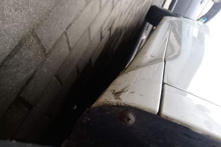 Used Hyundai Elantra 2022 1.5L CVT LUX Prestige Edition Right Side Sill