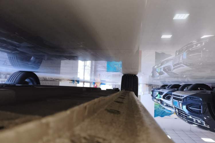 Used Hyundai Elantra 2022 1.5L CVT LUX Prestige Edition Right Side Sill