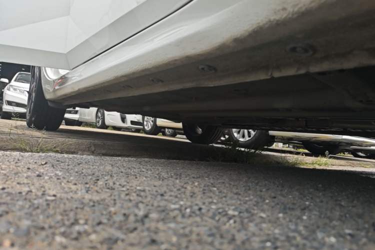 Used Hyundai Elantra 2022 1.5L CVT LUX Prestige Edition Right Side Sill