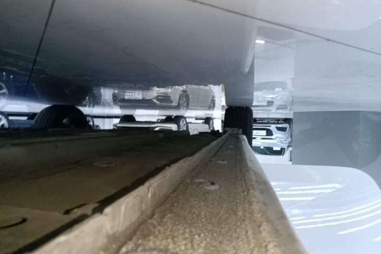 Used Hyundai Elantra 2022 1.5L CVT LUX Prestige Edition Right Side Sill