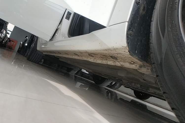 Used Hyundai Elantra 2022 1.5L CVT GLX Elite Edition Right Side Sill