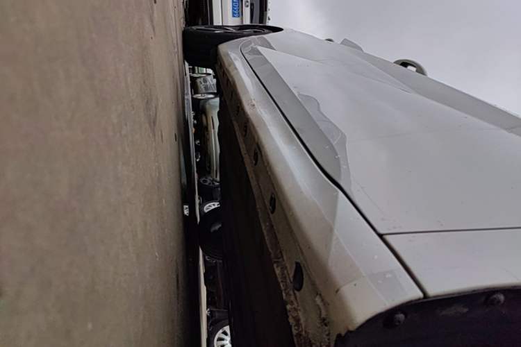 Used Hyundai Elantra 2022 1.5L CVT LUX Prestige Edition Right Side Sill
