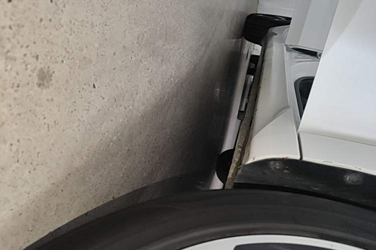 Used Hyundai Elantra 2022 1.5L CVT LUX Prestige Edition Right Side Sill