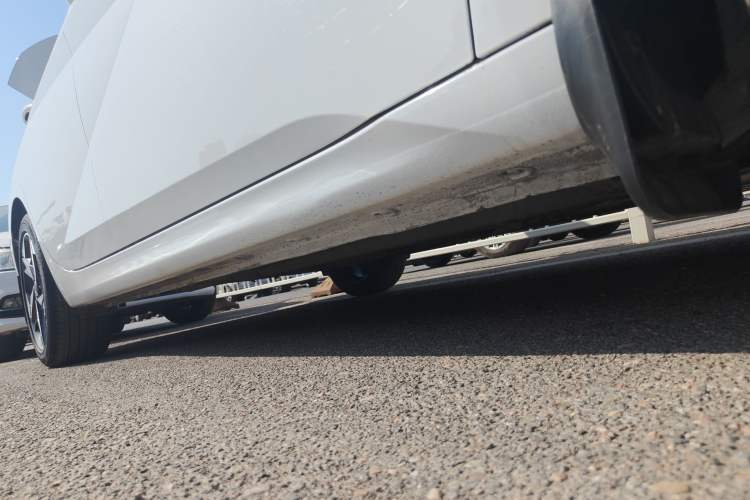 Used Hyundai Elantra 2022 1.5L CVT LUX Prestige Edition Right Side Sill