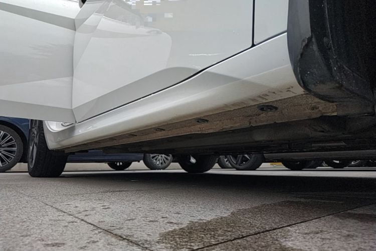 Used Hyundai Elantra 2022 1.5L CVT GLX Elite Edition Right Side Sill