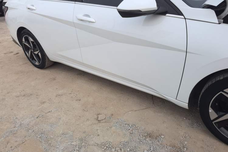 Used Hyundai Elantra 2022 1.5L CVT GLX Elite Edition Right Side Sill