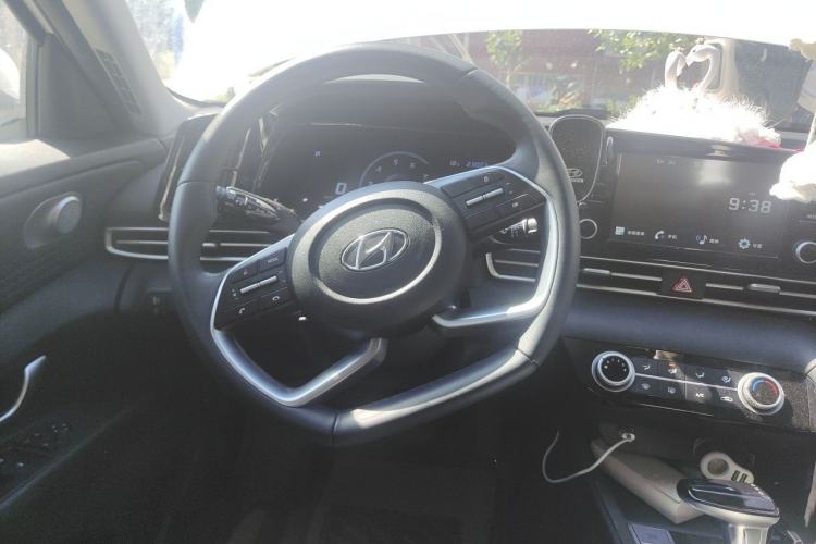 Used Hyundai Elantra 2022 1.5L CVT GLX Elite Edition Steering Wheel