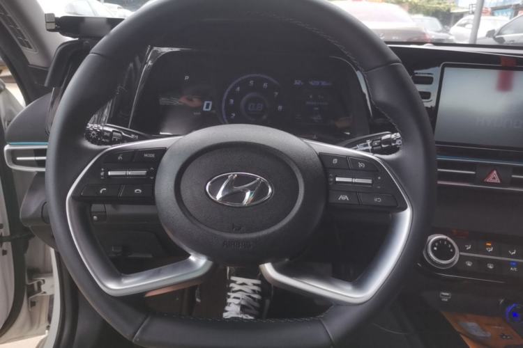 Used Hyundai Elantra 2022 1.5L CVT GLX Elite Edition Steering Wheel