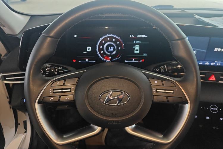 Used Hyundai Elantra 2022 1.5L CVT LUX Prestige Edition Steering Wheel