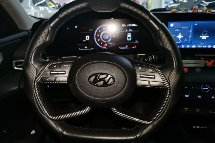 Used Hyundai Elantra 2022 1.5L CVT LUX Prestige Edition Steering Wheel