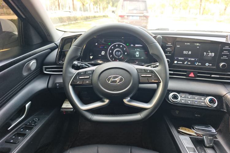Used Hyundai Elantra 2022 1.5L CVT GLX Elite Edition Steering Wheel