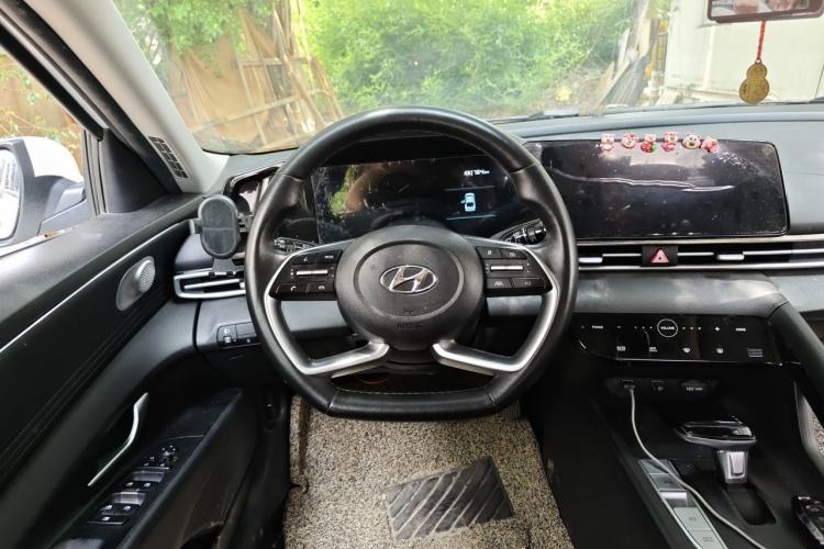 Used Hyundai Elantra 2022 1.5L CVT LUX Prestige Edition Steering Wheel