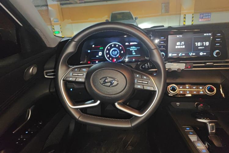 Used Hyundai Elantra 2022 1.5L CVT GLX Elite Edition Steering Wheel