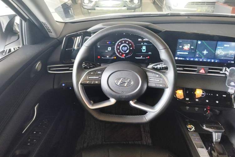 Used Hyundai Elantra 2022 1.5L CVT GLX Elite Edition Steering Wheel
