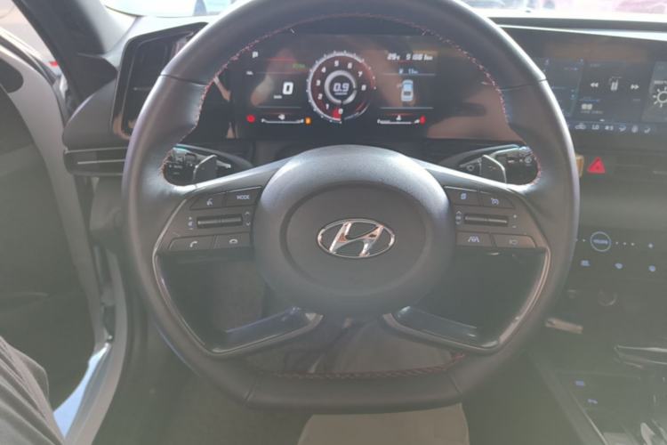 Used Hyundai Elantra 2022 240TGDi DCT LUX Prestige Edition Steering Wheel