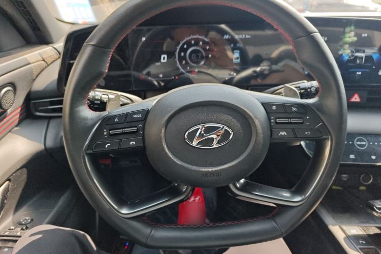 Used Hyundai Elantra 2022 240TGDi DCT LUX Prestige Edition Steering Wheel