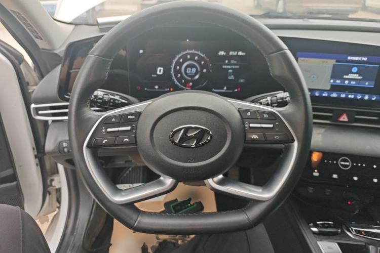 Used Hyundai Elantra 2022 1.5L CVT LUX Prestige Edition Steering Wheel